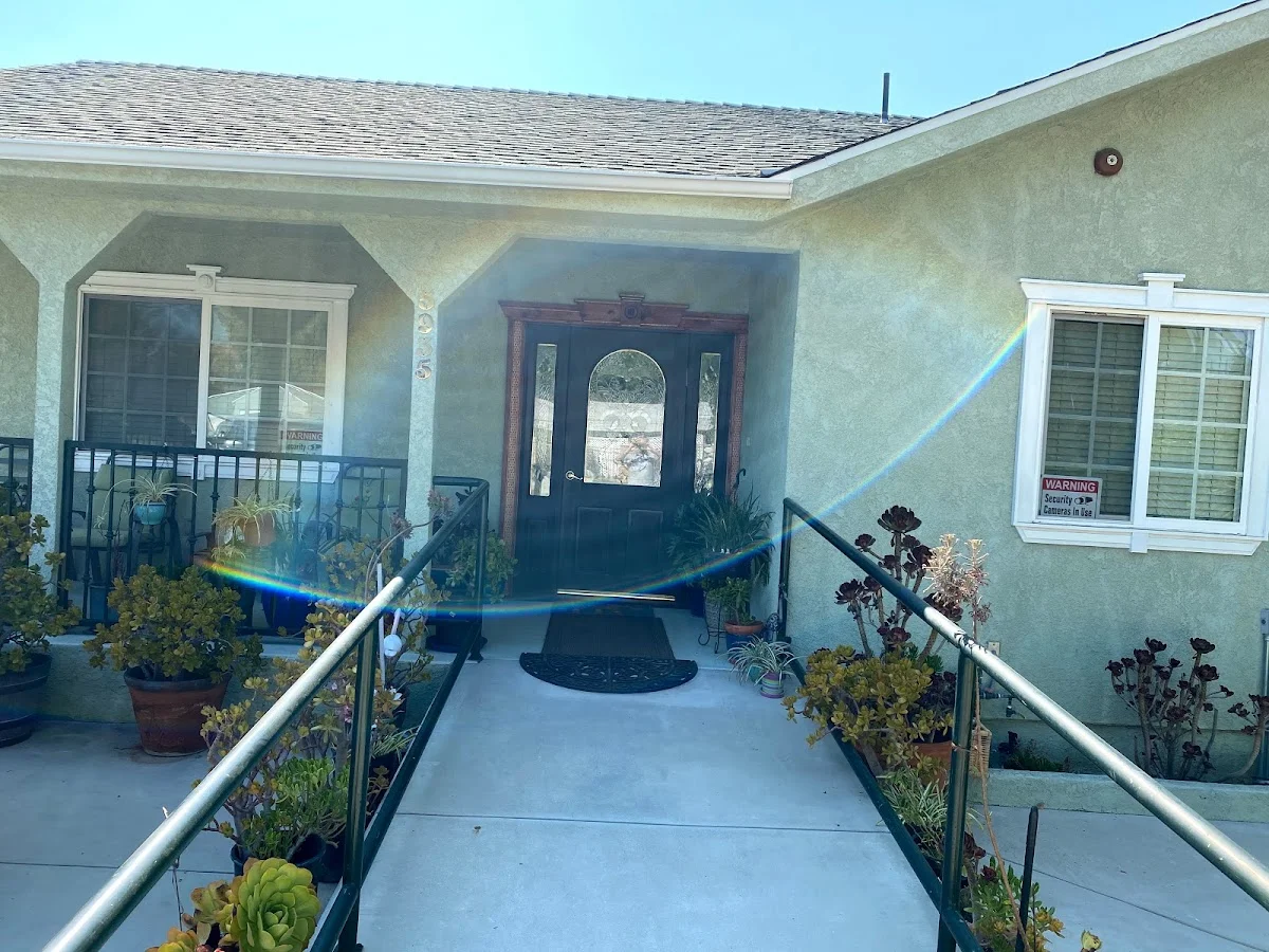 Coast Recovery Sober living Homes & Outpatient Treatment Center North Hollywood - Photo 4