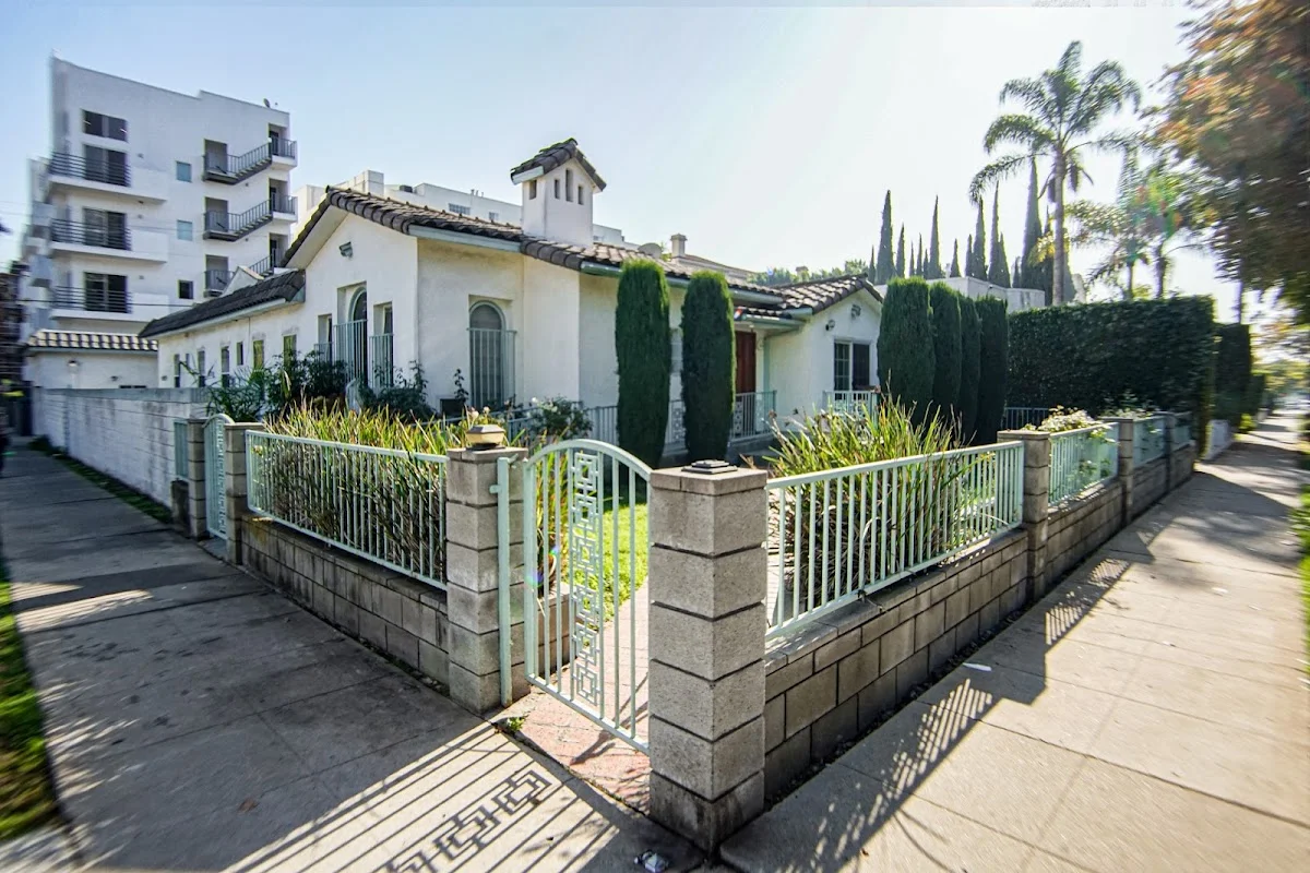 La Peer House Sober Living - Photo 2