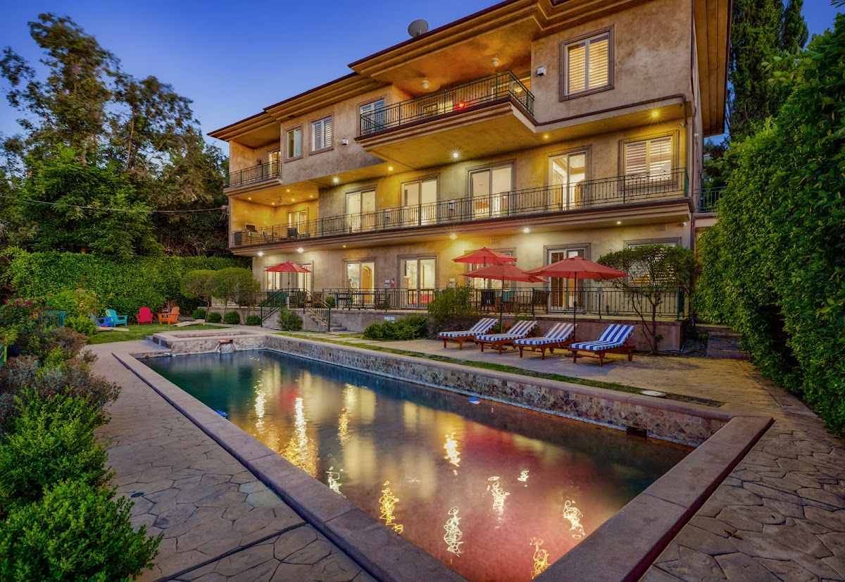 Granada Luxury Recovery Inc